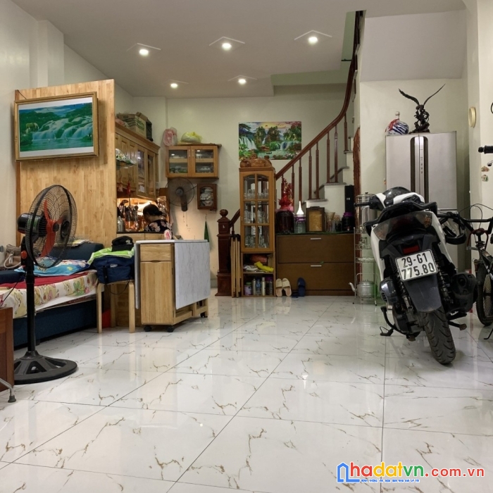Bán nhà ba đình, nhà đẹp, dân xây, ở ngay vài bước ra phố, 33m2, 3.5m, giá chào 4.6 tỷ.