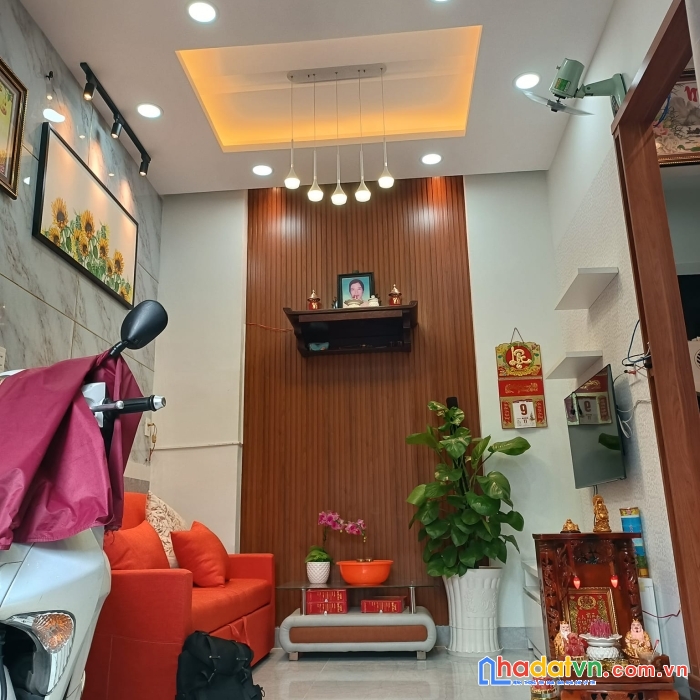 Bán nhà phan văn trị- phường 7. 4 tầng, 4pn. xe hơi đậu cổng