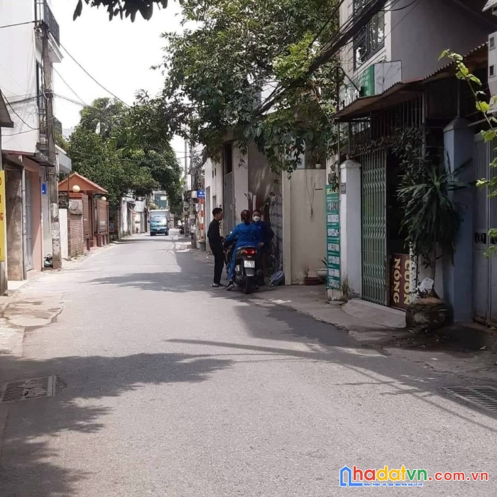 Bán mảnh đất cổ linh, long biên 68m2 giá chỉ 4,8 tỷ bán đất tặng nhà cấp 4