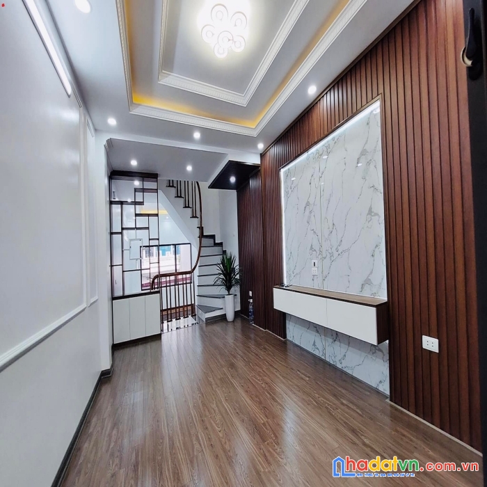 Nhà đẹp hồ tùng mậu cầu giấy. vị trí đắc địa – ô tô đỗ cổng dt 50m2 nhỉnh 5 tỷ. gần đh thương mại.