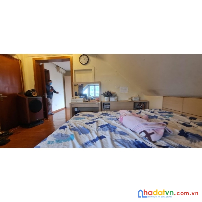 Bán thửa đất phố thái hà 211,5m2, 4 tầng, mặt tiền 9m, giá 37,5 tỷ.