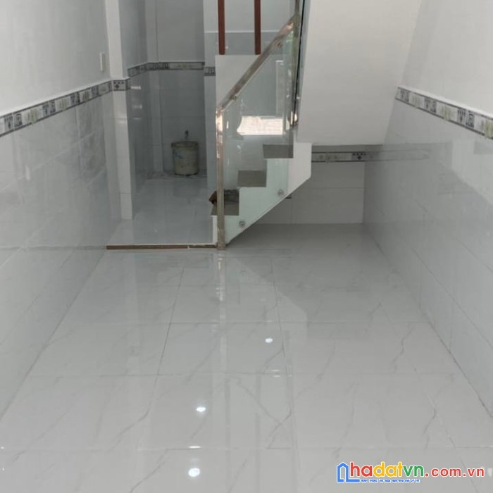 Bán nhà nhỏ xinh - đường nguyễn sơn - 20m2 - 2 tầng - giá 2.5 tỷ