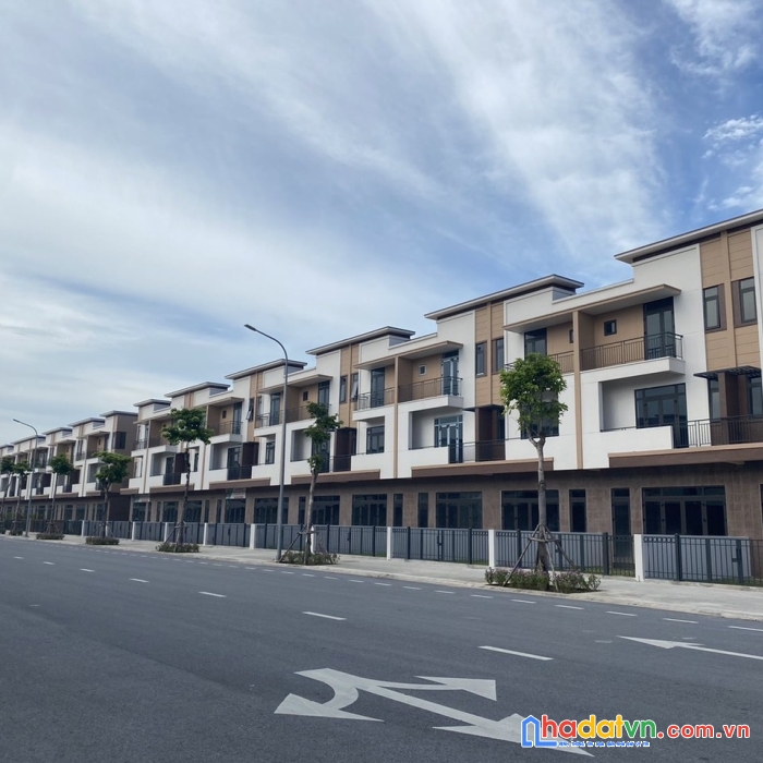 Bán căn nhà phố kinh doanh trên đường 26m ngay trường học kinh doanh sầm uất