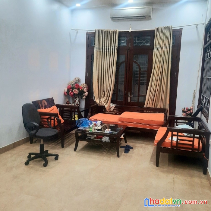 Bán nhà nghĩa tân, cầu giấy 73m, mt 7m, giá 12 tỷ . lh : 0395332250