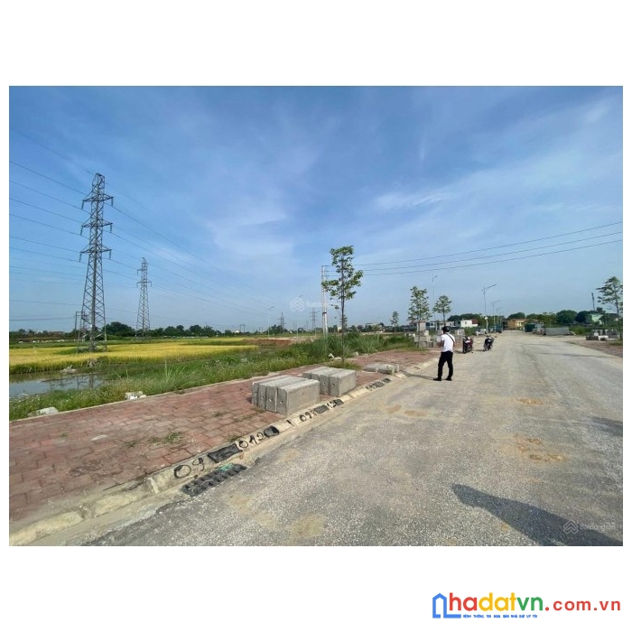 Cần ra nhanh 2 lô đất tại mbqh 2652 đông tiến, tt rừng thông