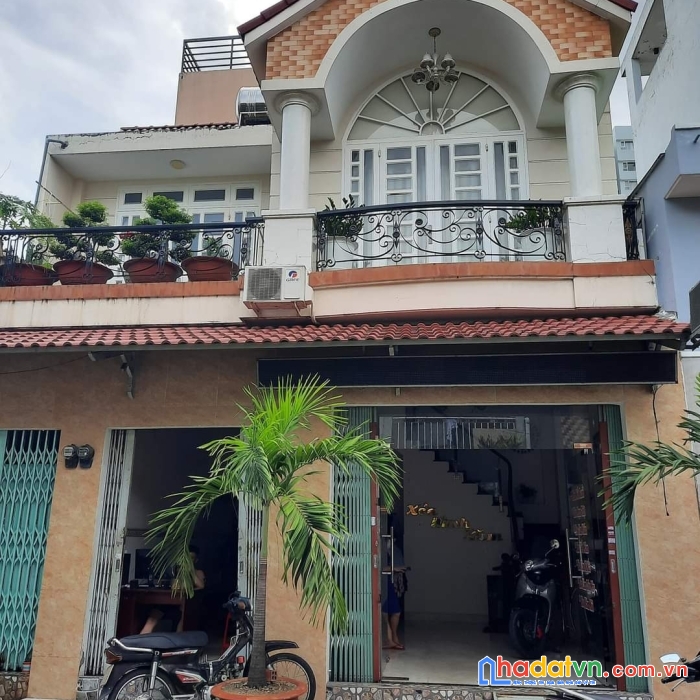 Bán nhà tân phú, nhà kiểu dáng biệt thự, hẻm nhựa 6m, sát ngã 4 bốn xã, vừa ở vừa kinh doanh.
