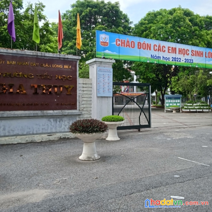 Bán nhà ngõ đối diện tiểu học gia thụy,60mx4t, mt4m,ô tô vào nhà 6.5 tỷ.