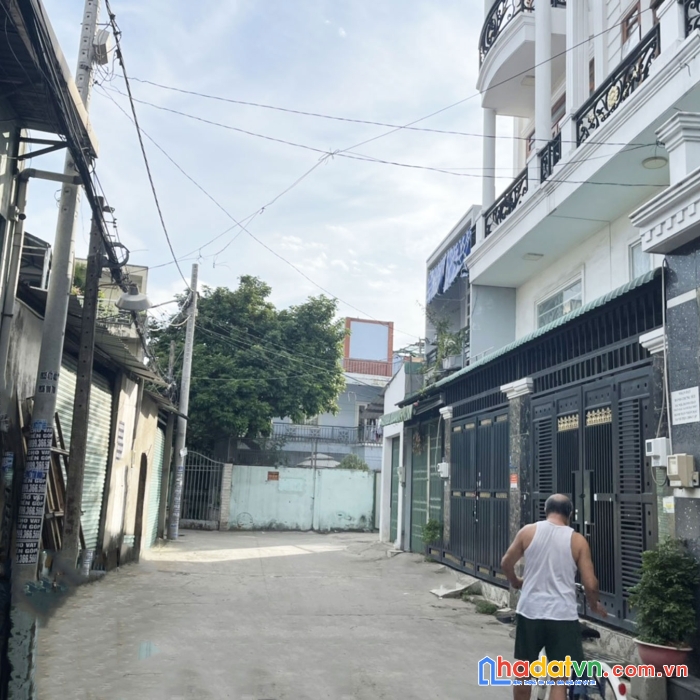 Q12.352. hxh 6m, khu dân trí q12, nhà cao tầng đồng bộ, 4 tầng btct, nhỉnh 5 tỷ.