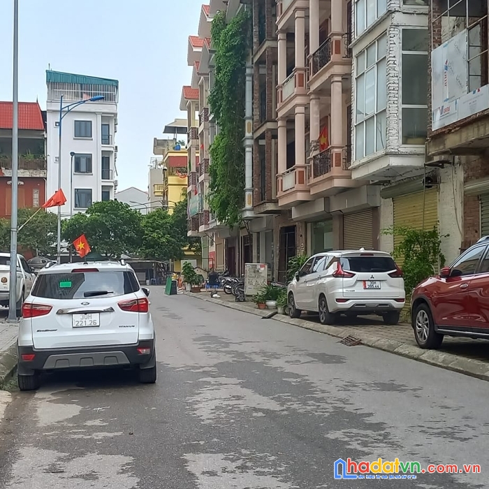 Chỉ 10 tỷ 86 m2 - 5 tầng, nhà phân lô 2 mặt phố ô tô tránh   - kđt tổ hợp bemes  kiến