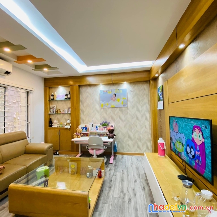 Bán nhà pháo đài láng, đống đa, nhà đẹp, ô tô đỗ cổng, dt 44m, 5 tầng, mt 6.2m, 7.3 tỷ