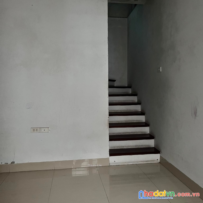 Hiếm- long biên1. 31m2- giá 2.55. mặt tiền rộng thoáng ngõ thông
