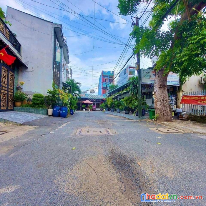 Bán gấp nhà gần mặt tiền kinh doanh , dt 5x18. 2pn, sổ riêng, công chứng ngay