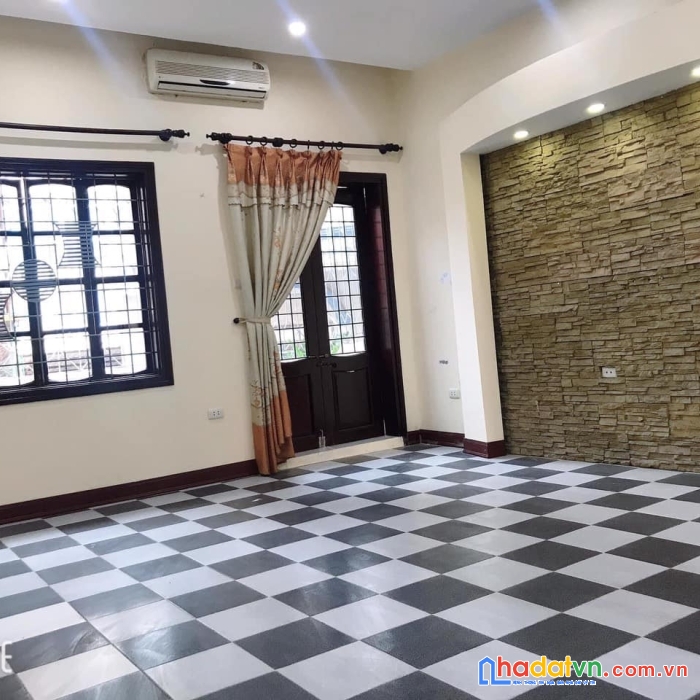 Gần phố - gần công viên thống nhất - ngõ thông tứ tung - nhà chủ tự xây - nở hậu - 2 mặt ngõ.