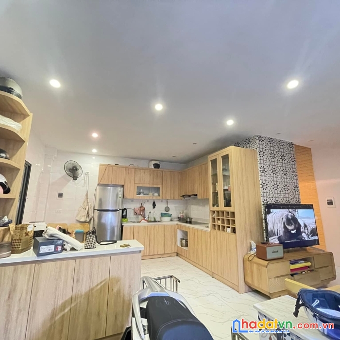 Bán nhà ngọc khánh - ngõ rộng trước nhà xe ba gác - gần nhà có bãi đỗ ô tô - 20m ra mặt phố