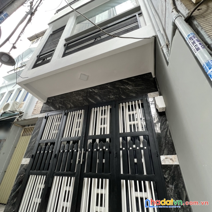 Nhà mới 3.7x11 nở hậu trệt/2 lầu/sân thượng đường sư vạn hạnh phường 2 quận 10