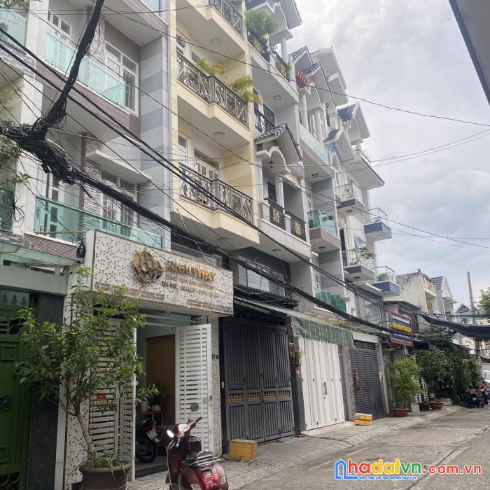 Bán nhà cống lở- khu phân lô cao tầng- dt: 4.5x16m.hẻm 7m. nhỉnh 5 tỷ