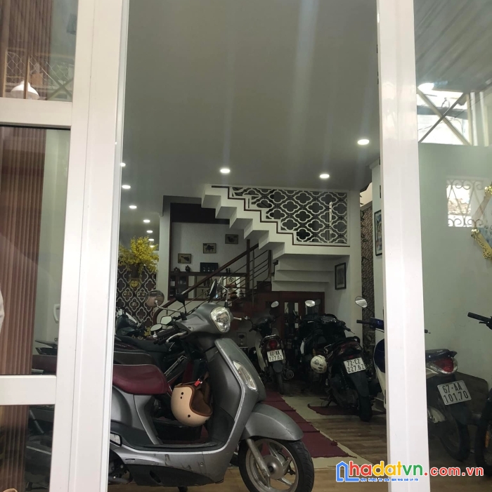 Bán chdv  xô viết nghệ tĩnh- 4 tầng- dt: 4x18m, thu nhập 45 triệu/ tháng