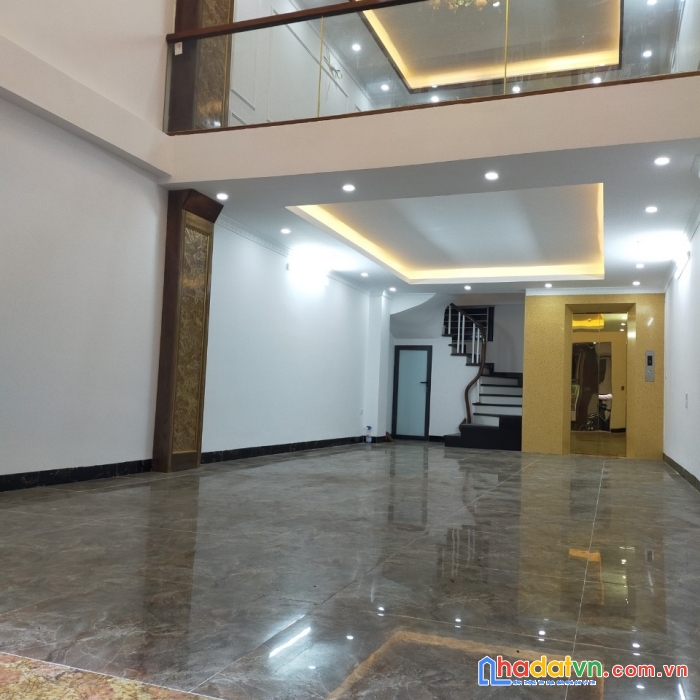 Siêu phẩm, phân lô gần hồ đền lừ. 7 tầng, thang máy, 7 chỗ vào nhà. giá chỉ 13.8 tỷ.