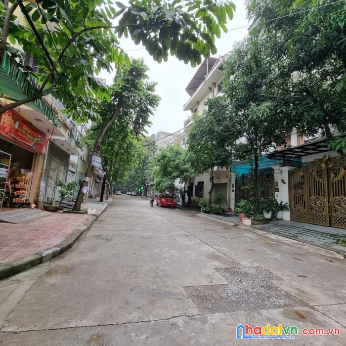 Bán nhà lk sát khu ngoại giao đoàn, dt 105m2, 7t, ôtô, tm xịn, giá 24,5 tỷ.