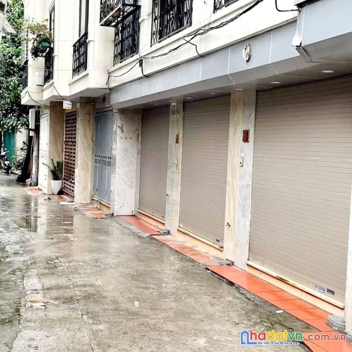 Hiếm nhỉnh 2 tỷ phố trạm 35m2 x 4 tầng  2.95 tỷ còn thương lượng ,cách 1 nhà ra mặt ngõ oto.
ngõ