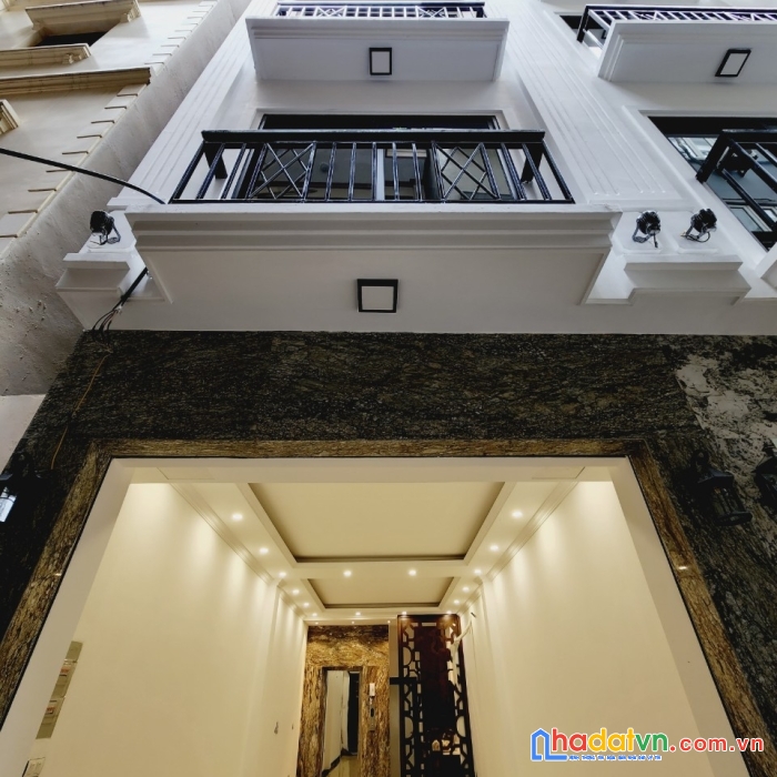 Chính chủ bán nhà xây mới 45m x 7 tầng thang máy ngõ oto phố phùng chí kiên cầu giấy