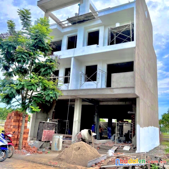 Bán gấp đất dự án lago centro 8x20 160m2 view hồ sinh thái mặt tiền dt 830 bến lức long an