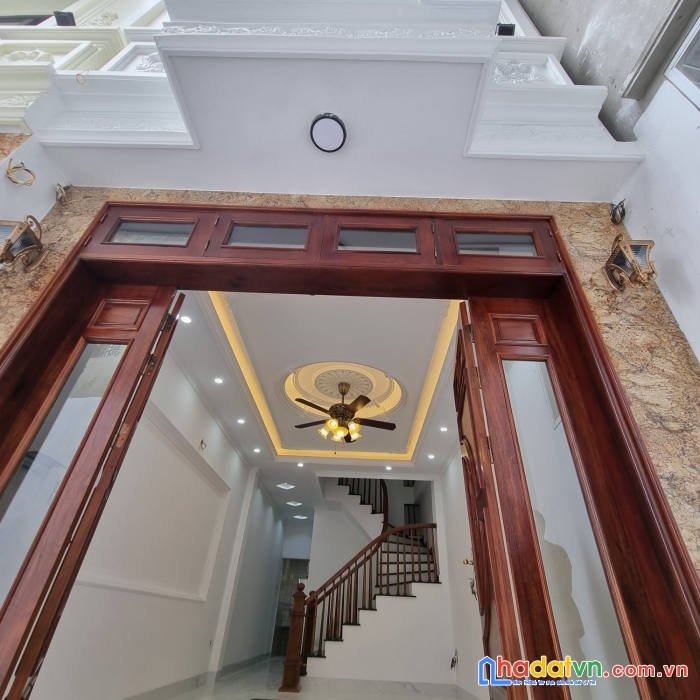 Nhà phân lô bộ thủy sản , ô tô chánh, đỗ cửa ngày đêm, vào nhà mái thỏai.