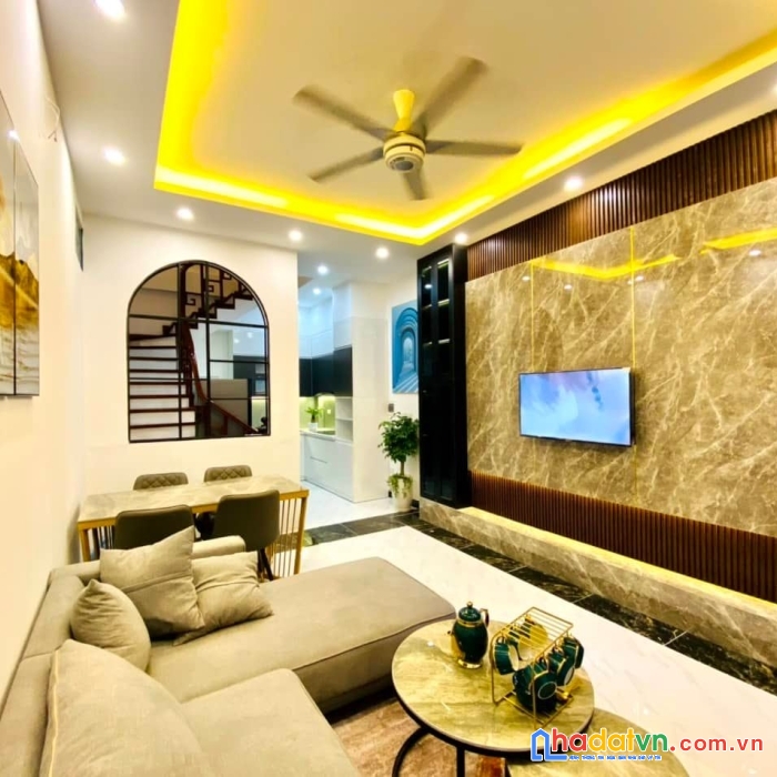 Nhà đẹp lạc long quân - 33m2 - 60m ra phố - trước nhà thoáng - ở ngay