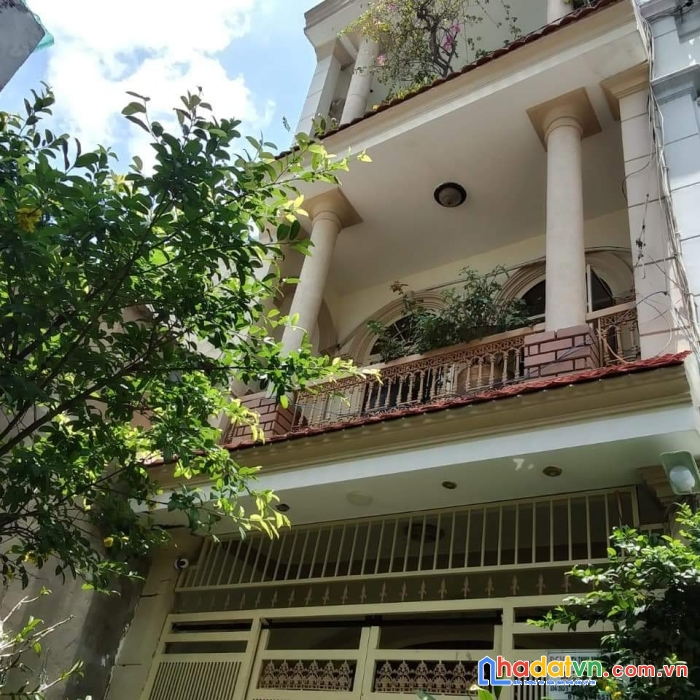 Hẻm xe hơi -- nhà 3 tầng btct - vào ở ngay
√dt: 50m ( ngang 4.4m * dài 12m) nở hậu tài lộc