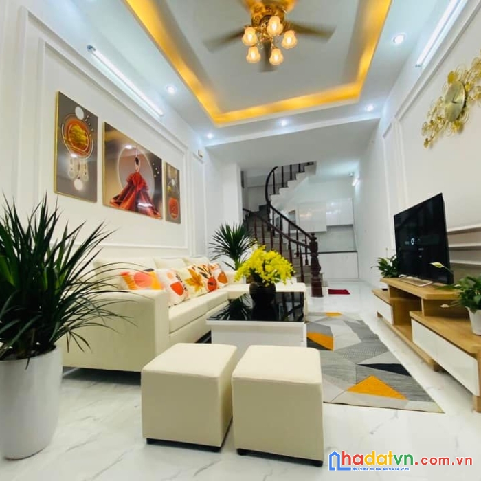 Cần bán gấp nhà đẹp tân mai - ngõ nông - ô tô - full nội thất