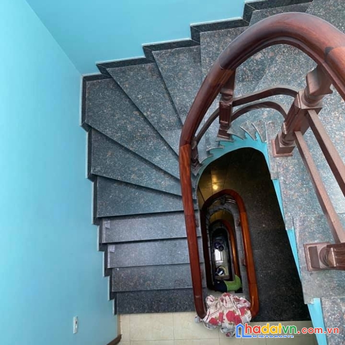 Bán nhà ngô gia tự, long biên 30m2x 5 tầng, dân xây-giá hơn 2 tỷ