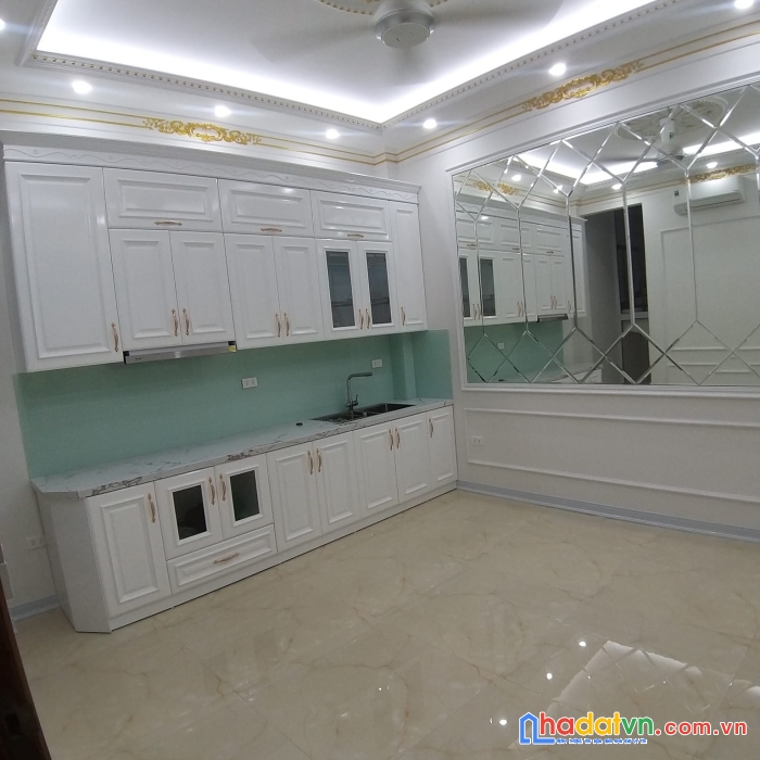 Bán nhà trần quốc hoàn, khu phân lô, thang máy, oto đỗ, kinh doanh đỉnh.