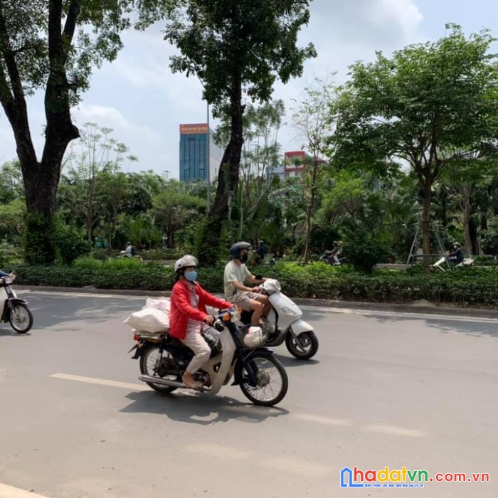 150 triệu/m, mặt phố đường láng, dt 60m, cấp 4, mt 4m, kd siêu đỉnh, giá 9.5 tỷ