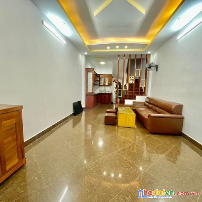 Bán nhà cầu giấy – ba bước ô tô, nhà đẹp, đầy đủ nội thất – 38m2, 5 t, nhỉnh 4 tỷ