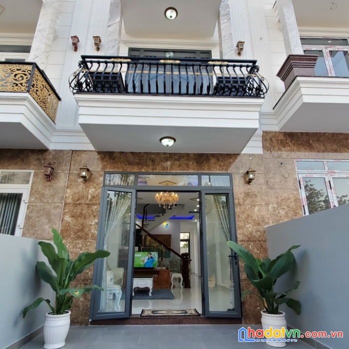 Bán nhà dĩ an. nhà gần vòng xoay an phú di chuyển thuận tiện. mặt tiền đg 25m rộng rãi, khu vực an