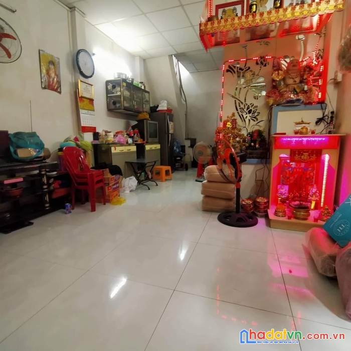 Nhà lô góc cực đẹp, xe tải cách nhà vài mét, gần vòng xoay lê đại hành, 32m2, 3 tầng, nhỉnh 4 tỷ.