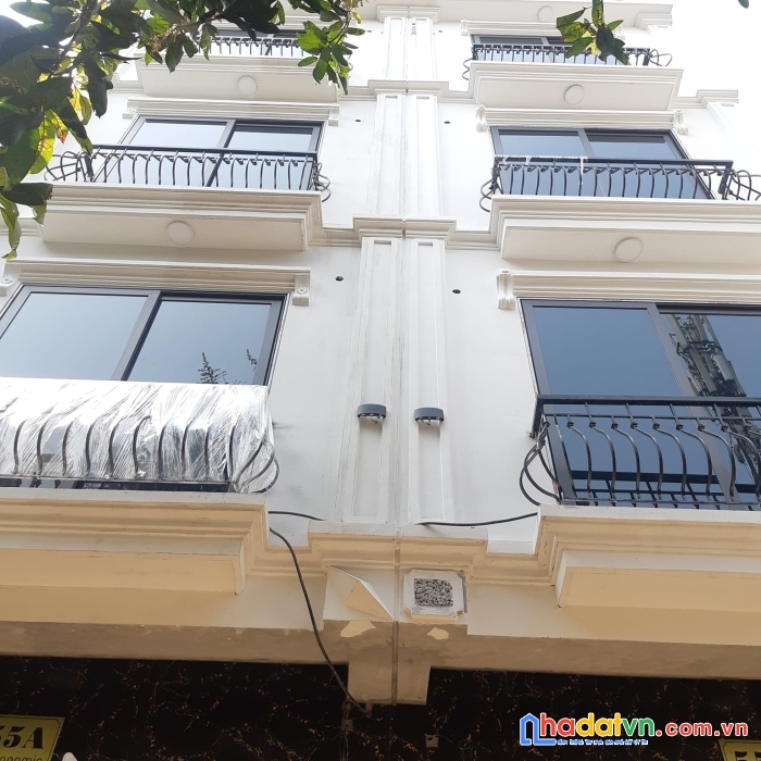 Cần bán nhà lô góc, ngọc lâmm, long biên 40m2, 5 tầng, mặt tiền 3,5m 4,3 tỷ.