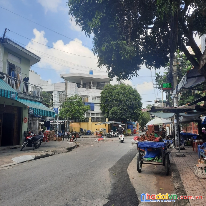 Mặt tiền  đường d16 2 tầng 9.7 x 18 giá 12.8 tỷ q. tân phú.