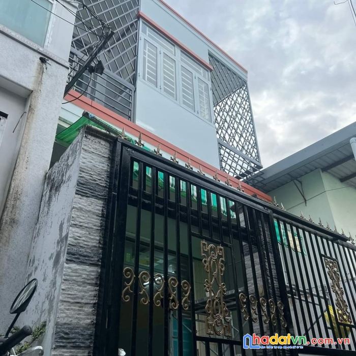 Nhà đẹp trung tâm thị trấn,500m qua quận 7,ngang 5m gía chỉ 4,450 tỷ