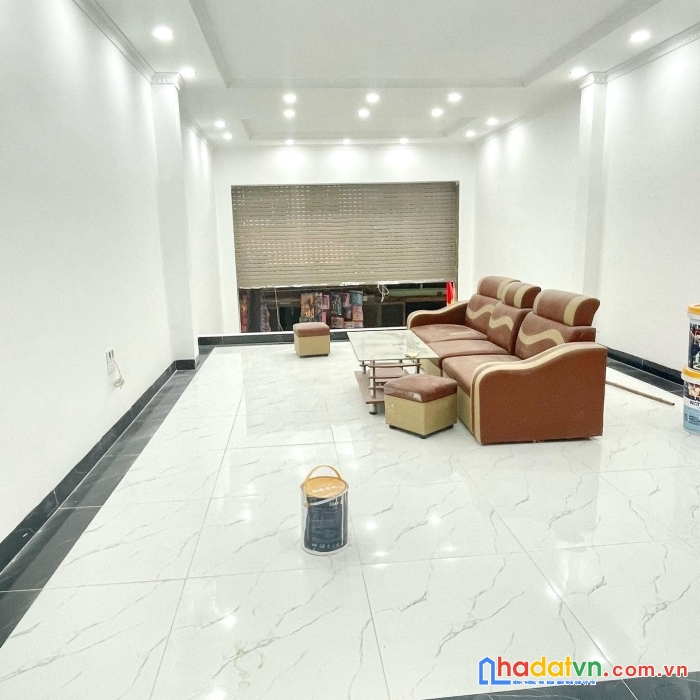 Nhà 3 tầng mới, nở hậu đẹp, trong chợ an nhơn, vừa ở vừa kinh doanh quá tốt