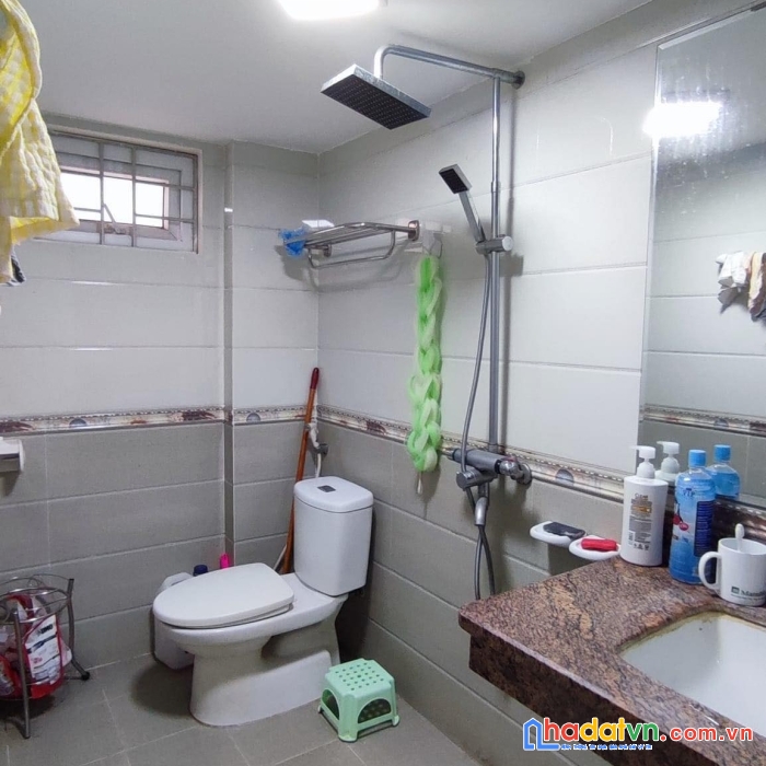 Cần bán nhà lê trọng tấn 8 tỷ 20m ra phố oto