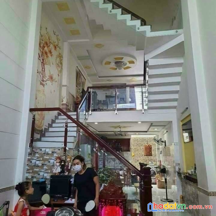 Nhà đẹp, hẻm kênh tân hóa, 4 x 12m, 2 lầu, 5.9 tỷ, tân phú