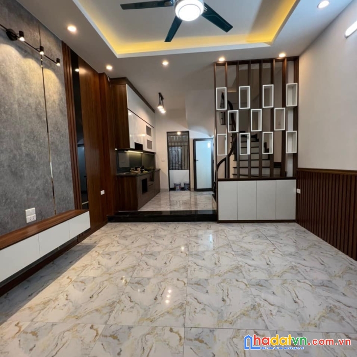 Siêu phẩm nhà lạc long quân - cầu giấy 5 tầng 3 phòng ngủ gần hồ tây giá nhỉnh 4 tỷ
