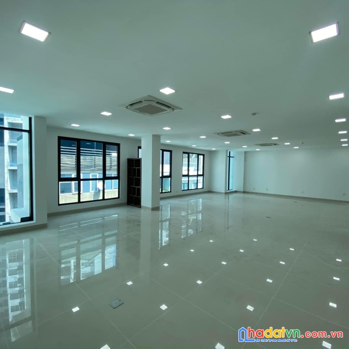 Bán nhà mặt tiền kinh doanh lạc long quân, 170m2, 3 tầng giá chỉ 22tỷ8