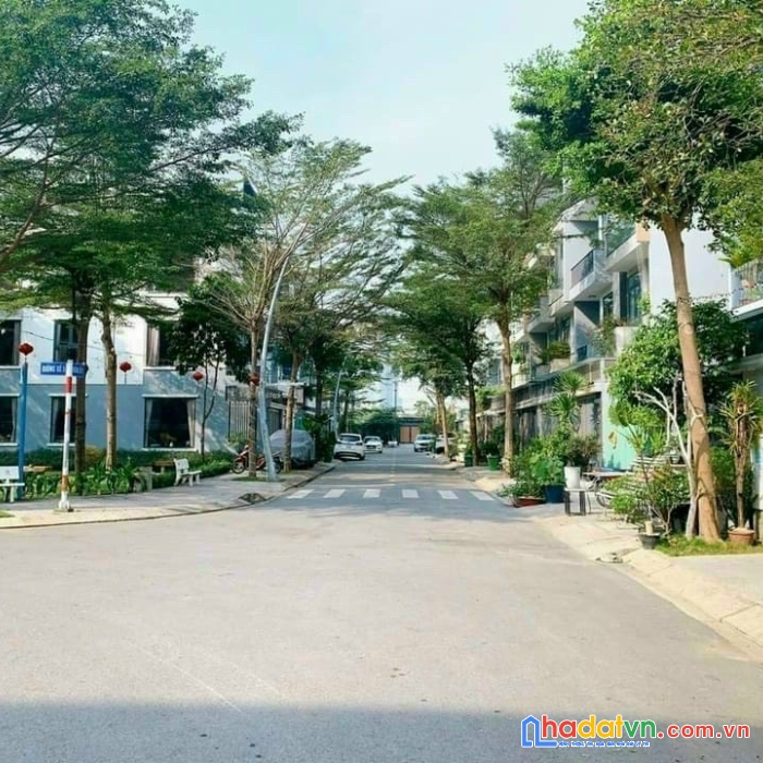 Nhà đẹp lung linh giữa khu đô thị himlam . nội thất châu âu tiền tỷ dt100m chỉ 32 tỷ