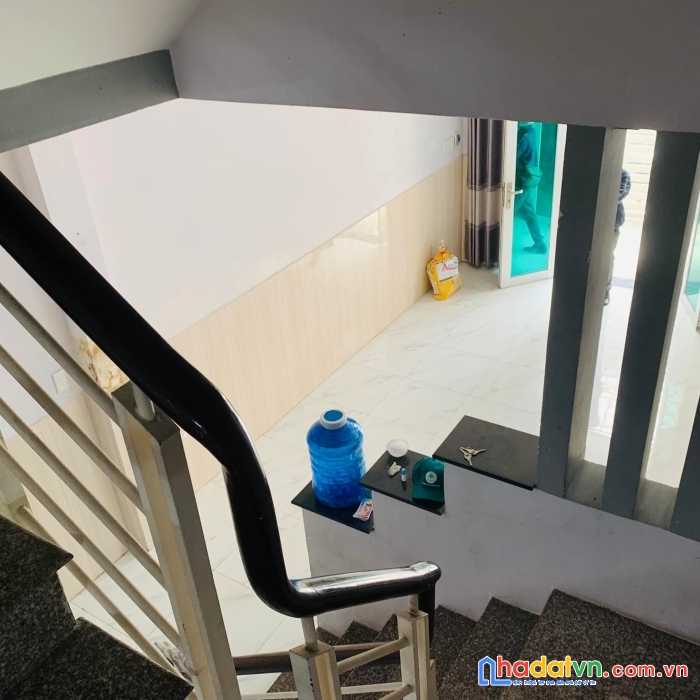 Bán nhà cách mặt tiền đường phú thuận chỉ 20 mét, hẻm xe hơi