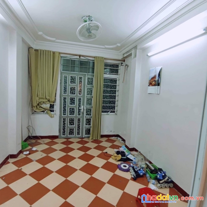 Cần bán gấp căn nhà đội cấn, ba đình, 25m, 5t, 3,2mmt, đẹp ở luôn. giá chỉ 2,55 tỷ.