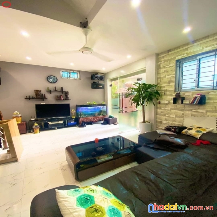 Cần bán nhà đại mỗ nam từ liêm. tặng 90% nội thất. dt 38m2 chỉ 4.1 tỷ. ô tô đỗ gần 15m.