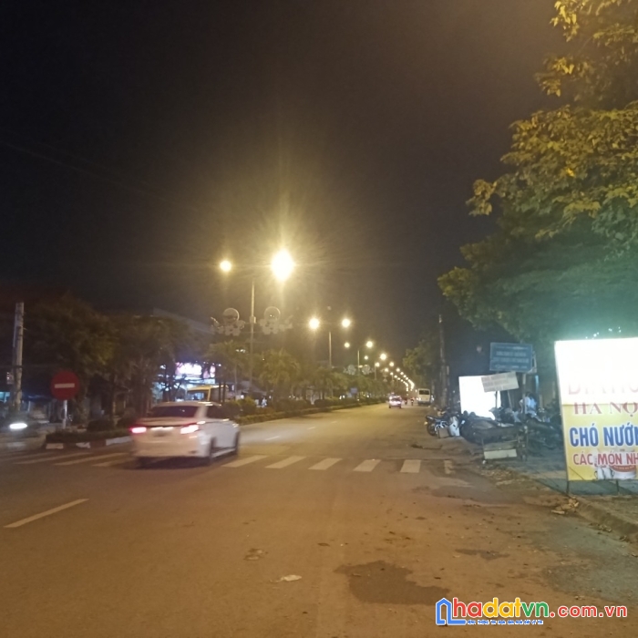 Mặt phố ngã 4 thị xã sơn tây 168m2 - kinh doanh tấp nập ngày đêm