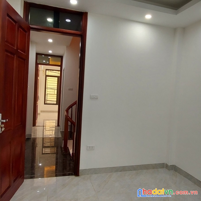 Phân lô - ô tô đỗ cửa - nhà mới ở luôn - công năng chuẩn - bay nhanh